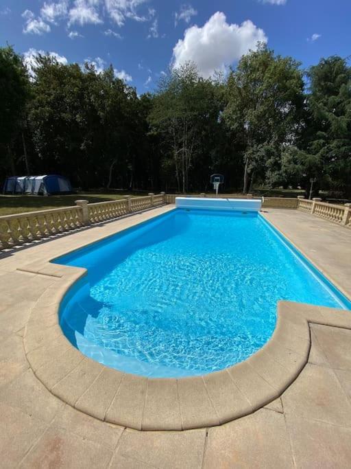 Le Cabaret Paisible Avec Piscine Montierchaume Exterior foto