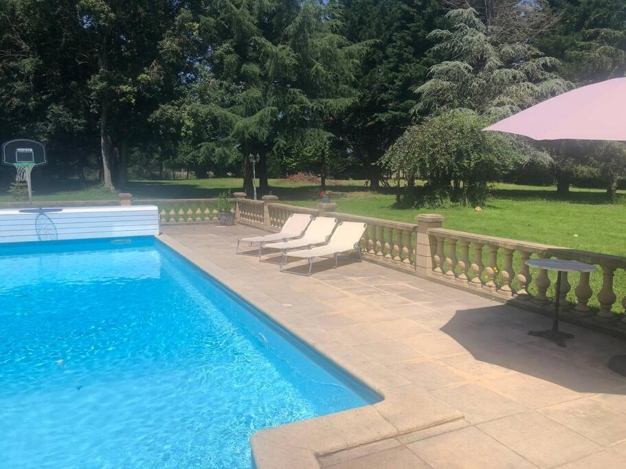 Le Cabaret Paisible Avec Piscine Montierchaume Exterior foto